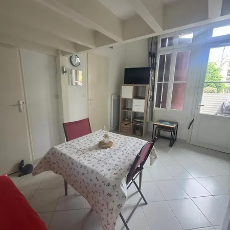 Daisy Apartment *
